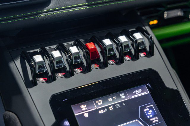 Used 2022 Lamborghini Huracan EVO RWD image 40