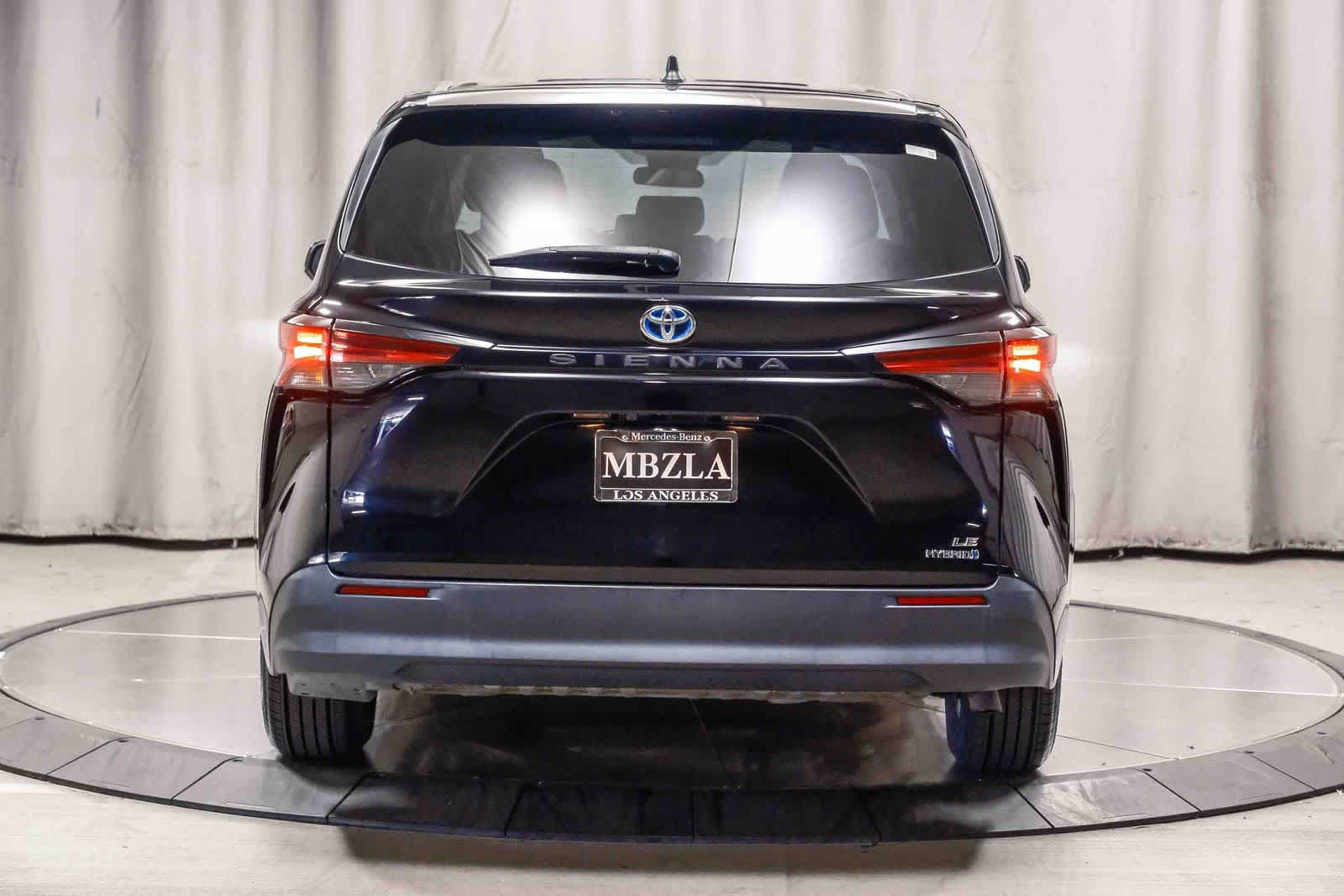 Used 2022 Toyota Sienna LE FWD image 3