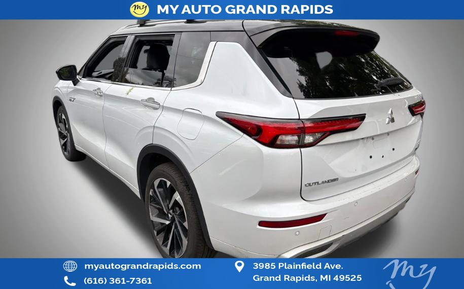 Used 2023 Mitsubishi Outlander SEL AWD/4WD image 2