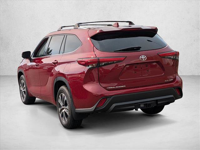 Used 2021 Toyota Highlander XLE AWD/4WD image 7