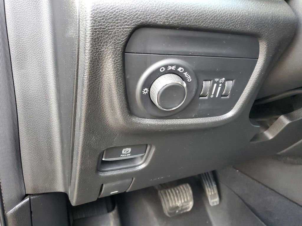 Used 2021 Jeep Grand Cherokee L Laredo image 9