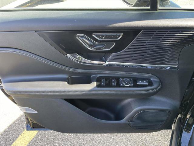 Used 2022 Lincoln Corsair AWD w/ Equipment Group 101A image 15