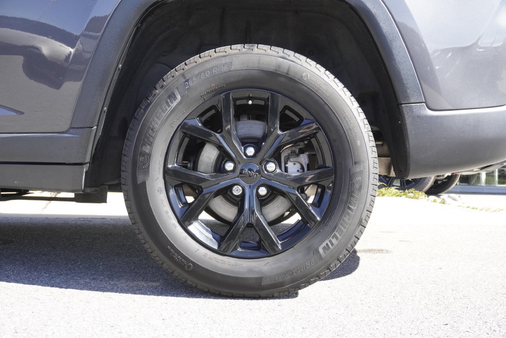 Used 2024 Jeep Grand Cherokee Altitude AWD/4WD image 33
