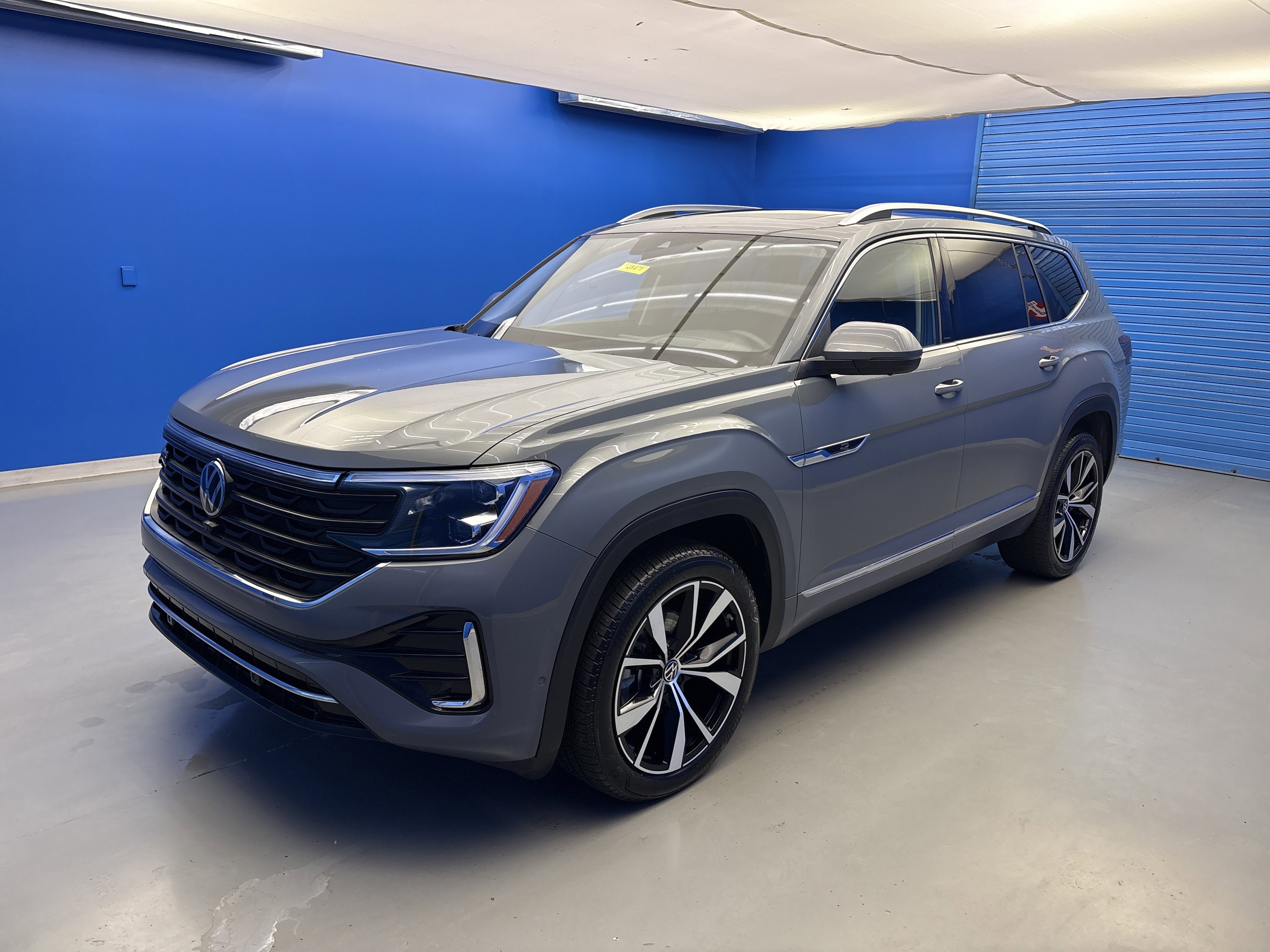 Used 2025 Volkswagen Atlas SEL Premium R-Line AWD/4WD image 4