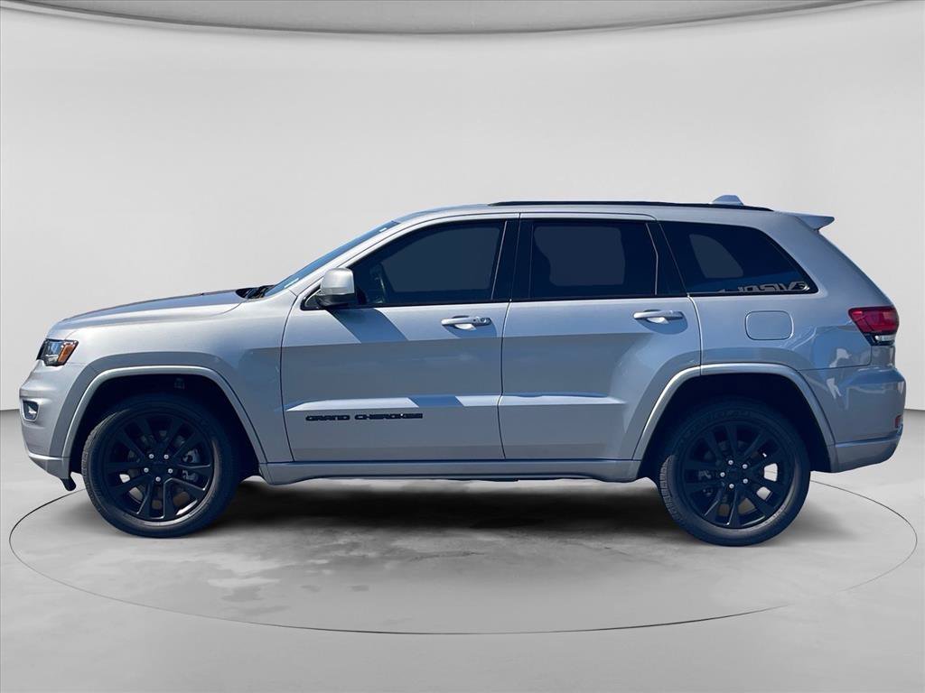 Used 2021 Jeep Grand Cherokee Laredo X AWD/4WD image 4