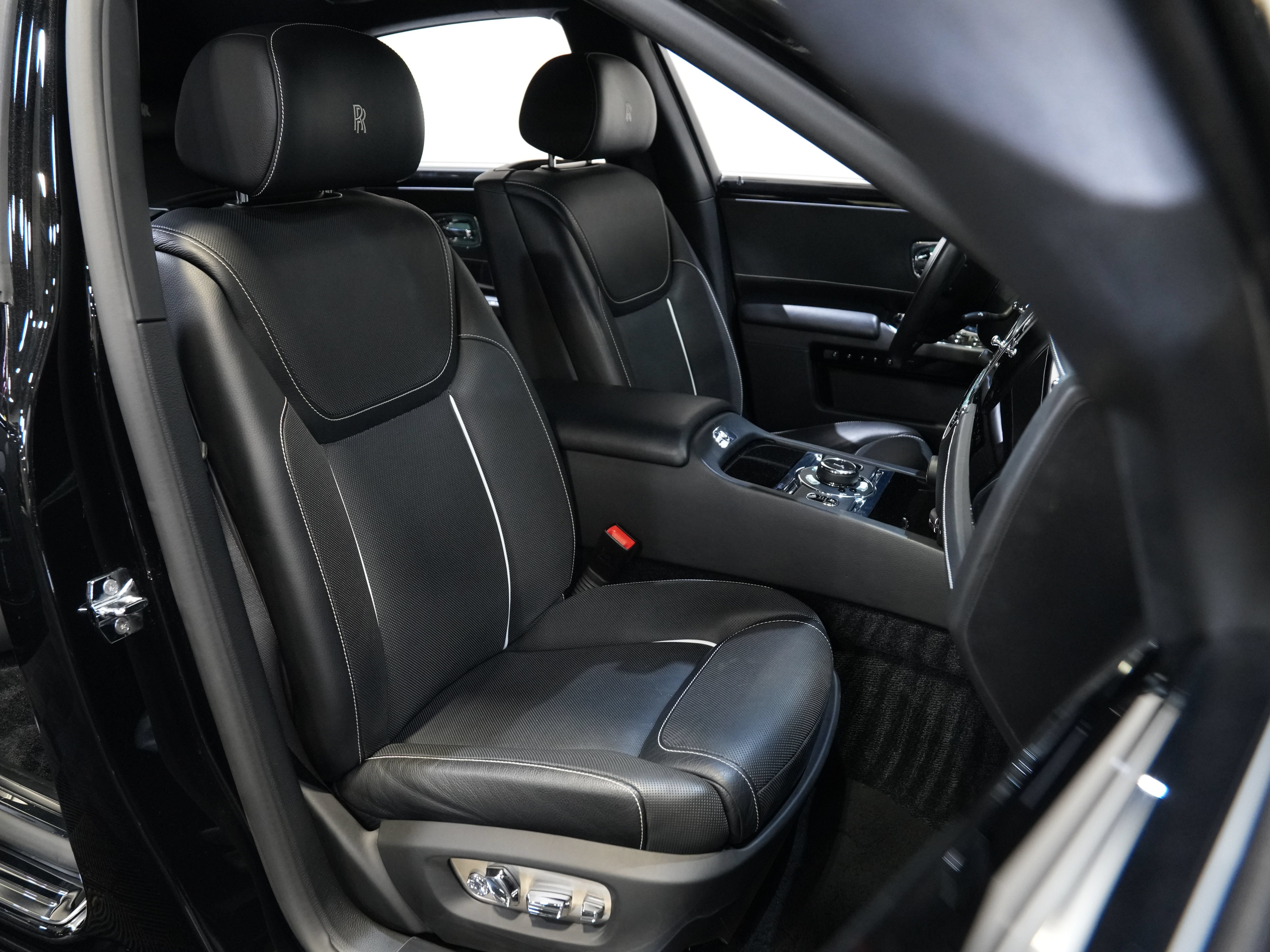 Used 2020 Rolls-Royce Ghost RWD image 40