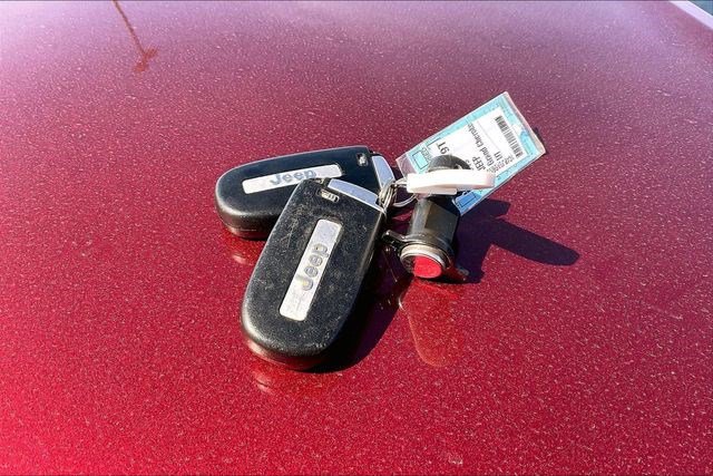 Used 2019 Jeep Grand Cherokee Laredo image 12