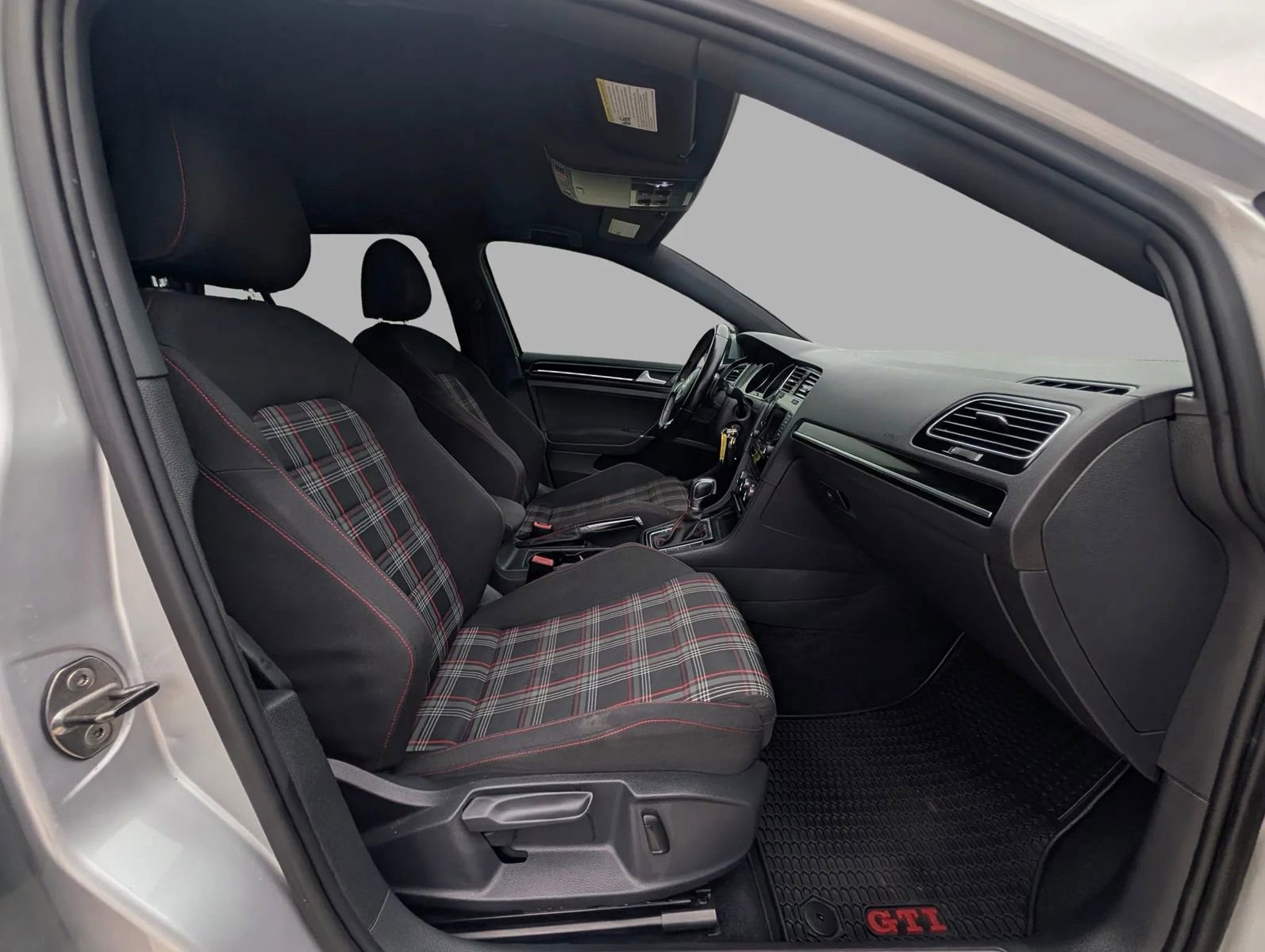 Used 2015 Volkswagen GTI S FWD image 22