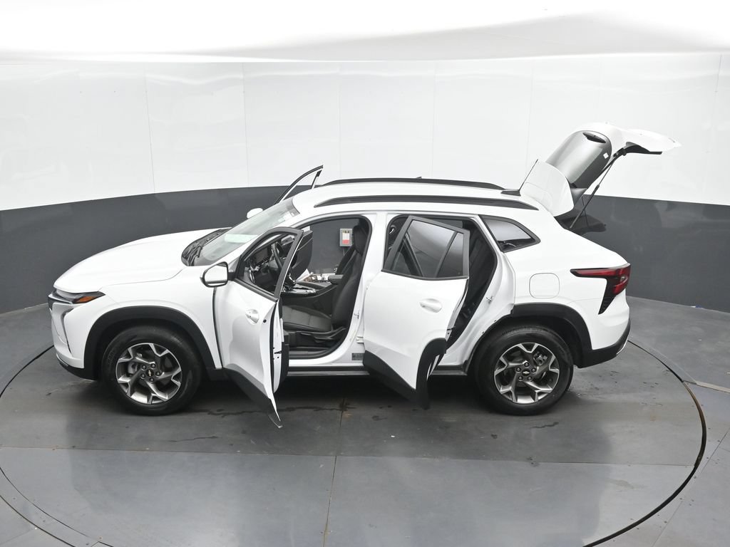 Used 2025 Chevrolet Trax LT w/ LT Convenience Package FWD image 52
