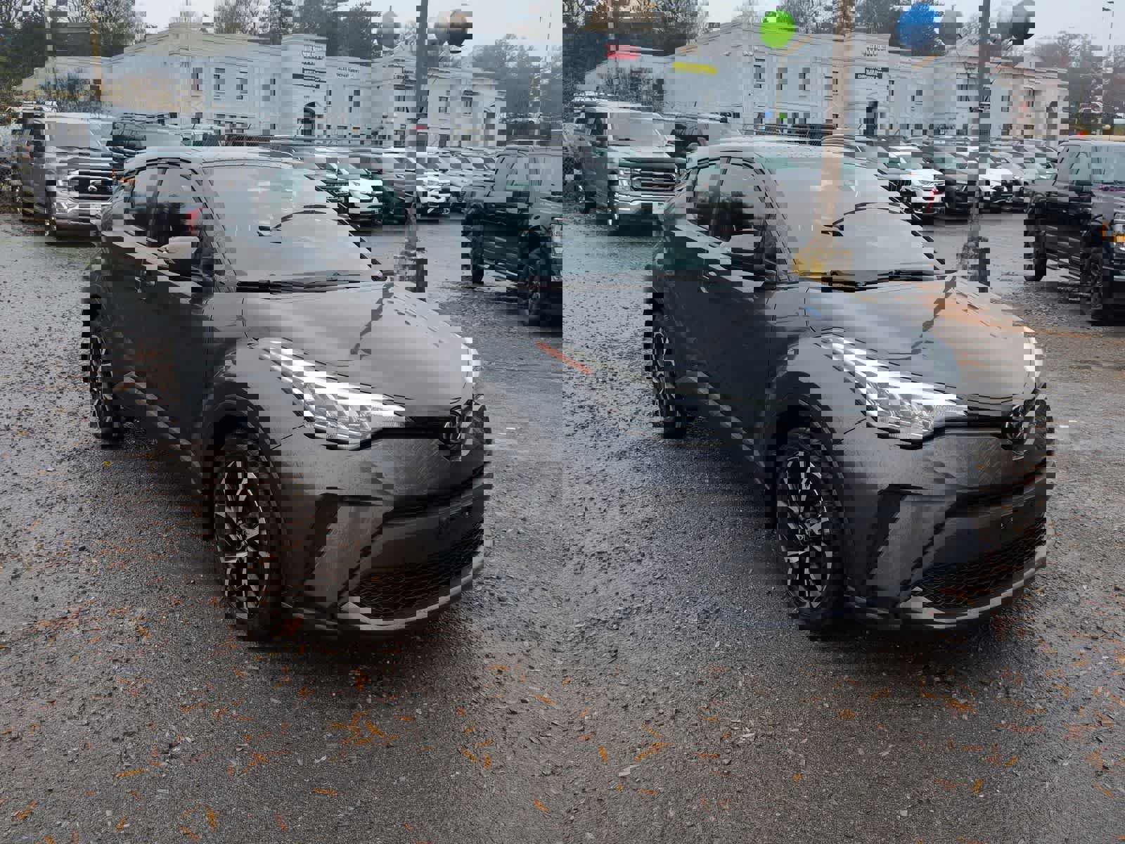 Used 2020 Toyota C-HR XLE image 2