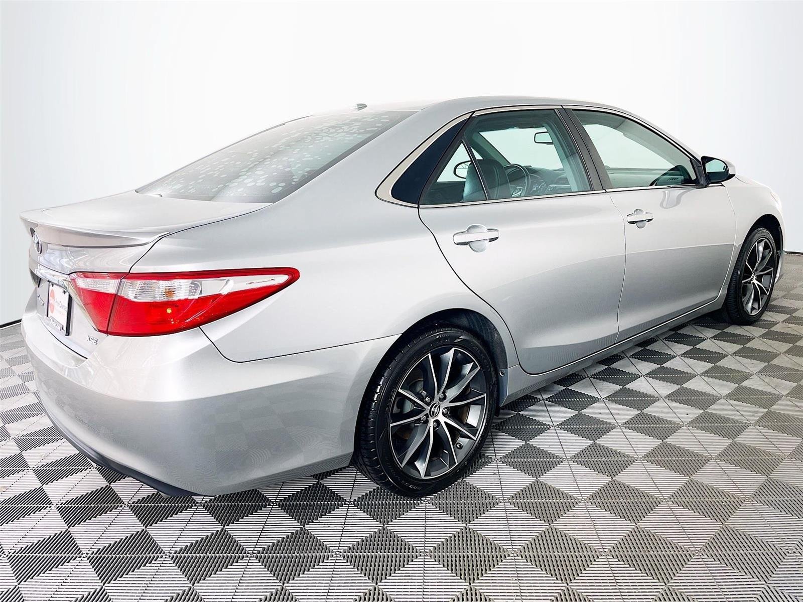 Used 2015 Toyota Camry XSE w/ Advanced Technology Package FWD image 7