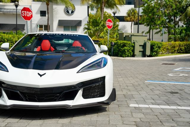 Used 2024 Chevrolet Corvette Z06 w/ Z07 Performance Package RWD image 8