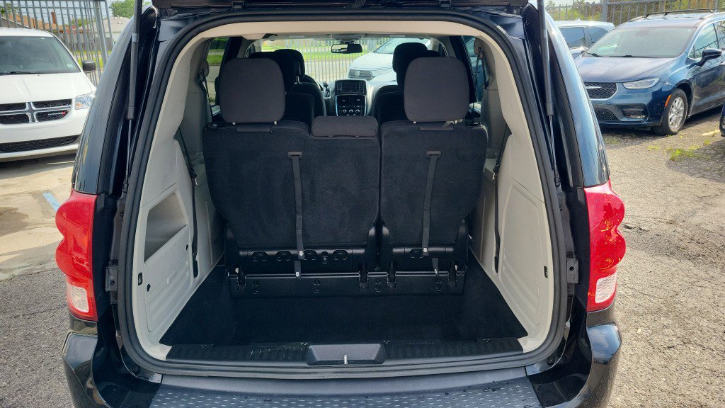 Used 2019 Dodge Grand Caravan SE w/ UConnect Hands-Free Group FWD image 10