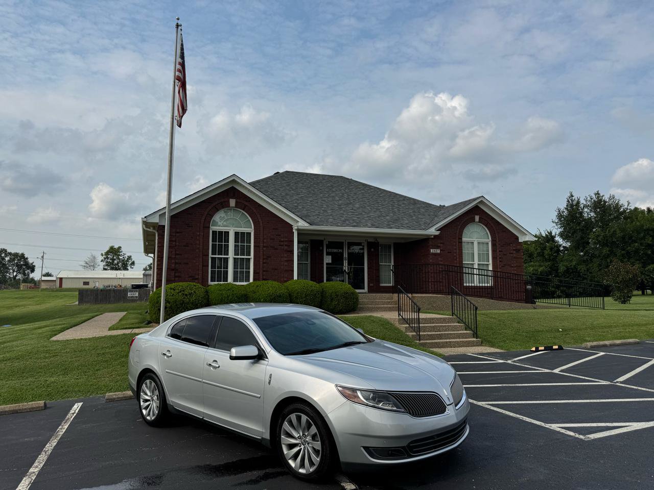 Used 2014 Lincoln MKS FWD image 12