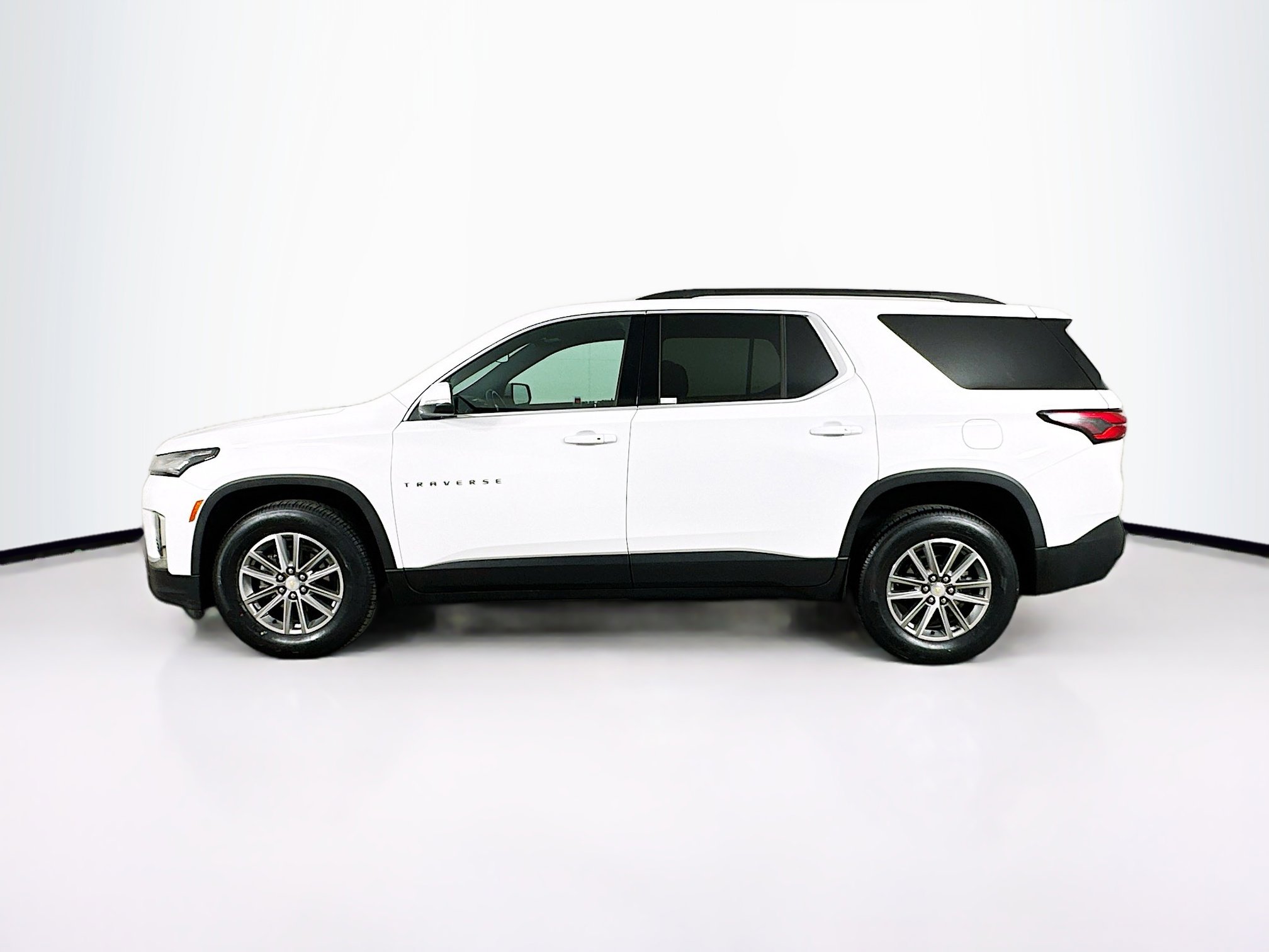 Used 2023 Chevrolet Traverse LT image 4