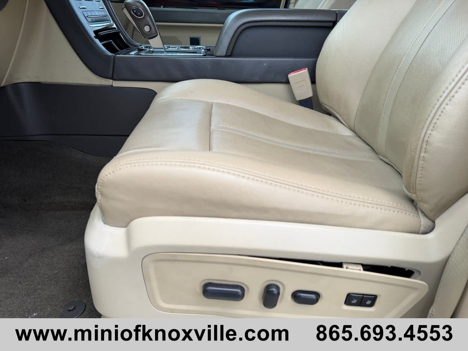 Used 2017 Lincoln Navigator Reserve AWD/4WD image 11