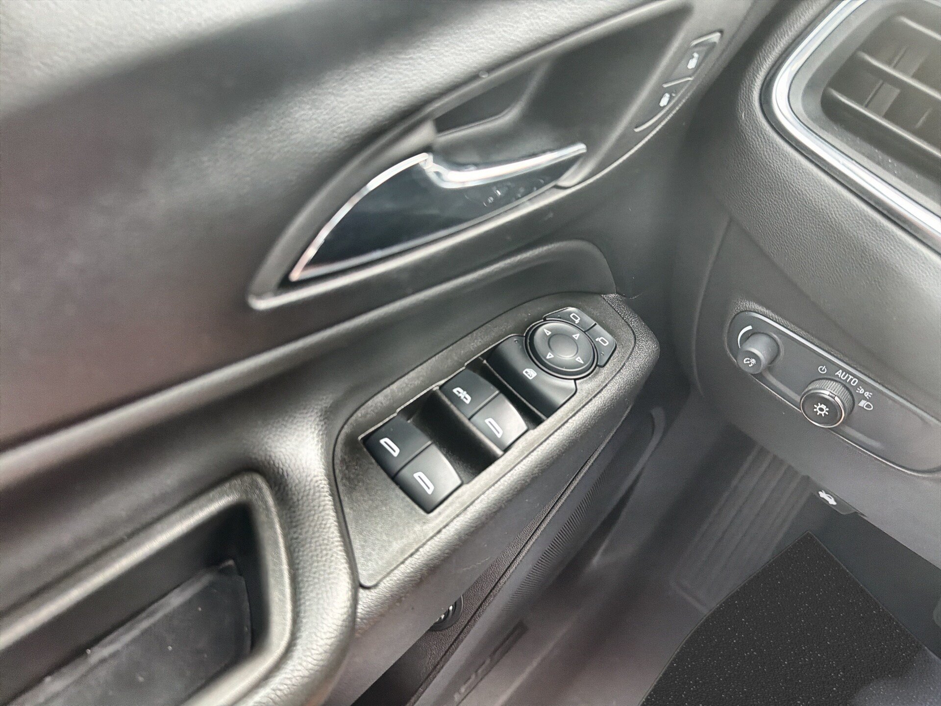 Used 2024 Chevrolet Equinox LT AWD/4WD image 18