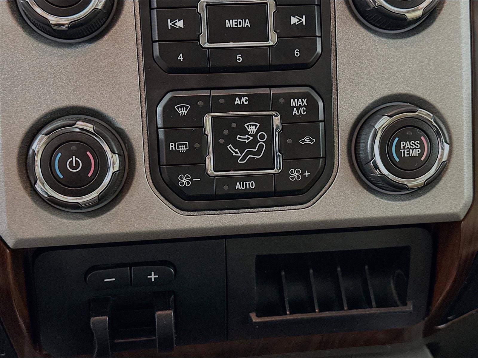 Used 2016 Ford F250 Lariat w/ Lariat Ultimate Package AWD/4WD image 9