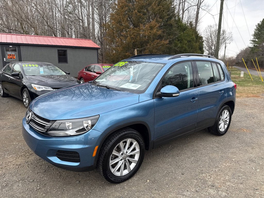 Used 2017 Volkswagen Tiguan Limited w/ Premium Package image 2