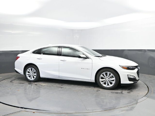 Used 2025 Chevrolet Malibu LT FWD image 3