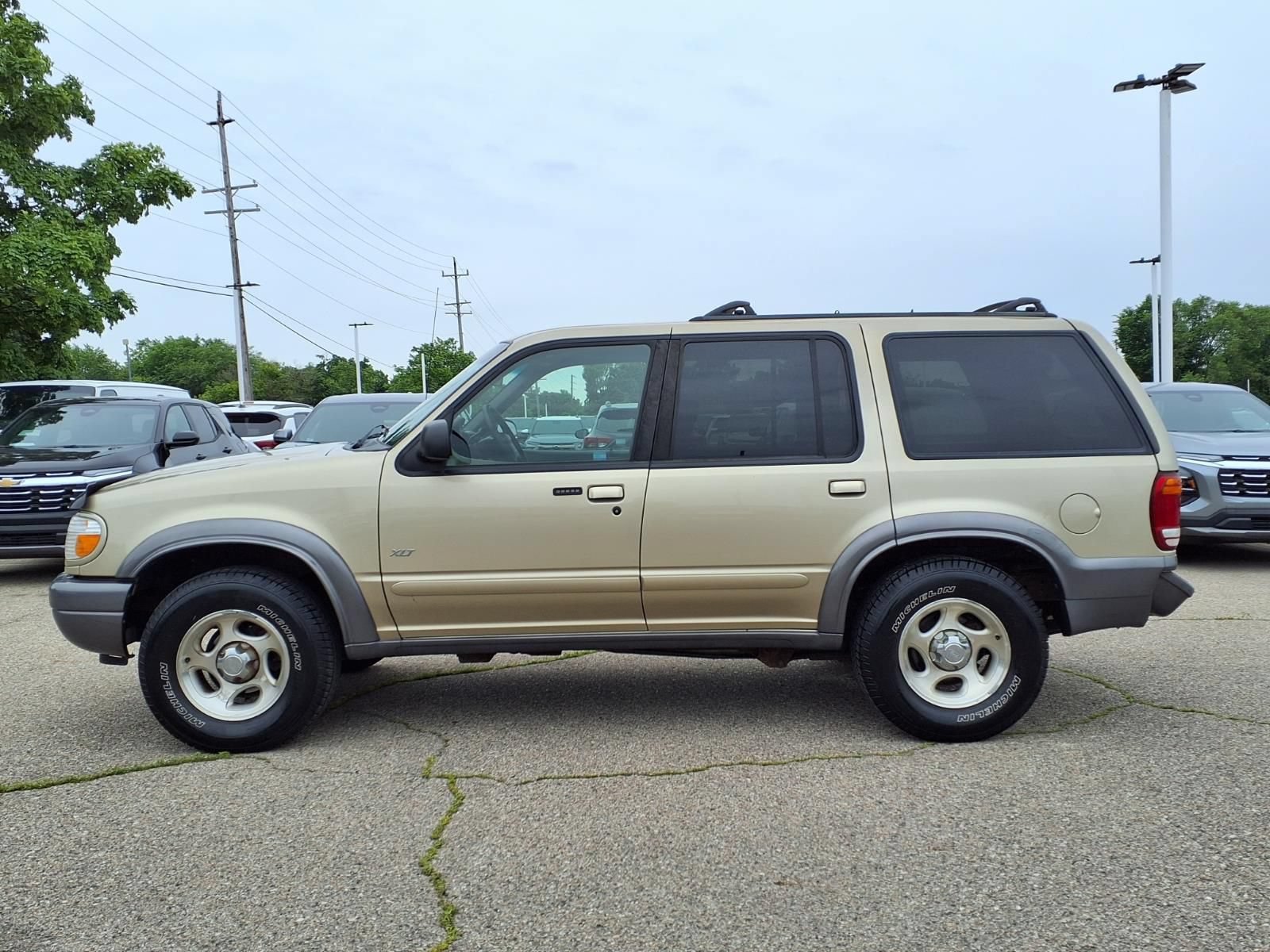 Used 2001 Ford Explorer XLT AWD/4WD image 8