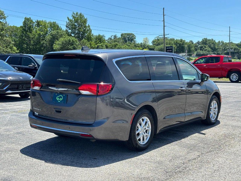 Used 2020 Chrysler Pacifica Touring FWD image 5