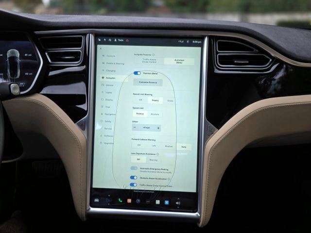 Used 2015 Tesla Model S 85D image 25