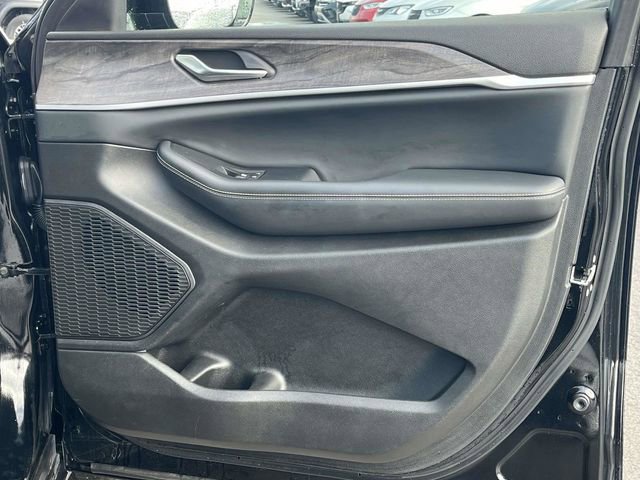 Used 2023 Jeep Grand Cherokee Limited image 26