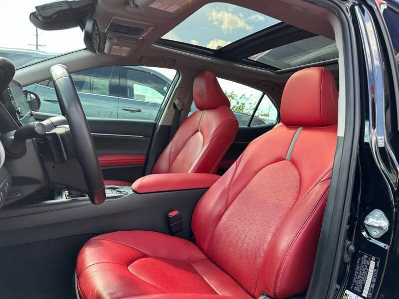 Used 2022 Toyota Camry XSE image 9