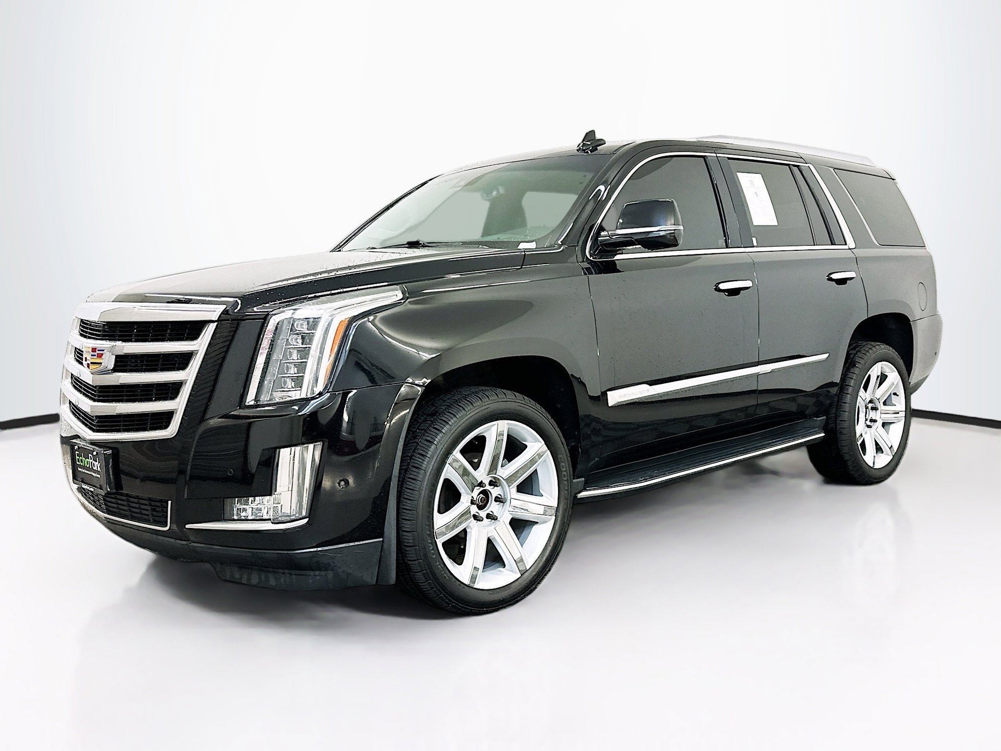 Used 2018 Cadillac Escalade Luxury image 3