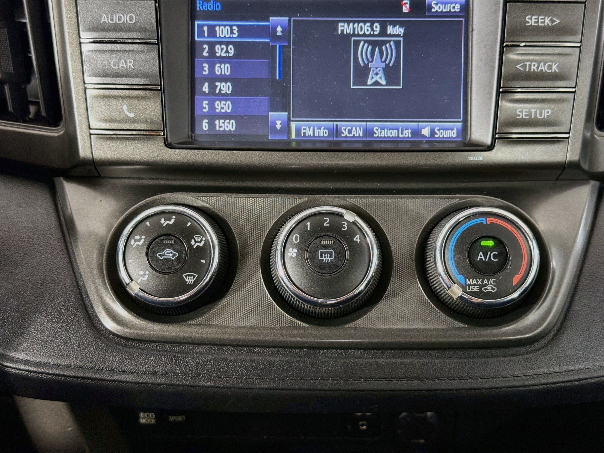 Used 2015 Toyota RAV4 LE FWD image 22