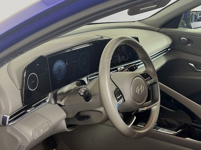 Used 2025 Hyundai Elantra SEL image 12