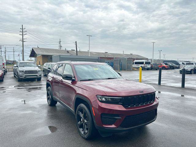 Certified 2024 Jeep Grand Cherokee Altitude image 11