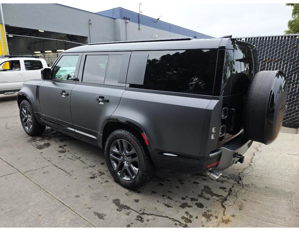 Used 2025 Land Rover Defender 130 V8 AWD/4WD image 4