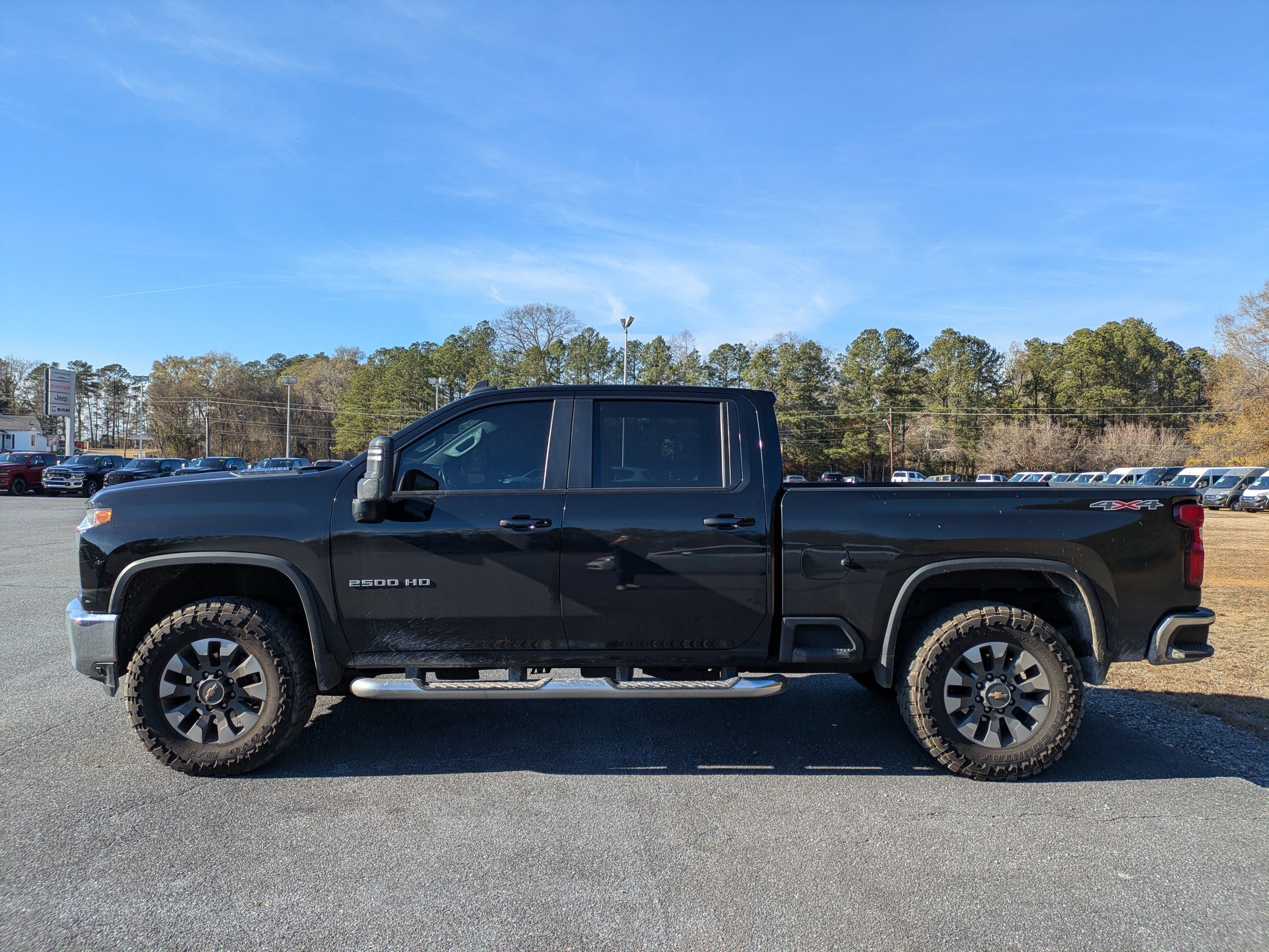 Used 2023 Chevrolet Silverado 2500 LT image 3