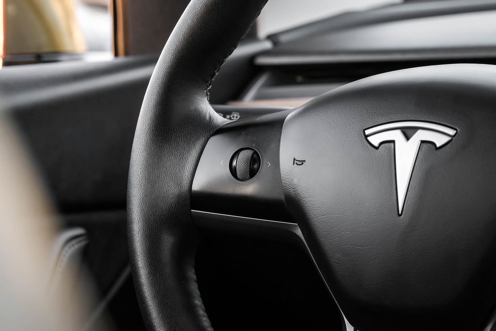 Used 2021 Tesla Model Y 2WD image 16