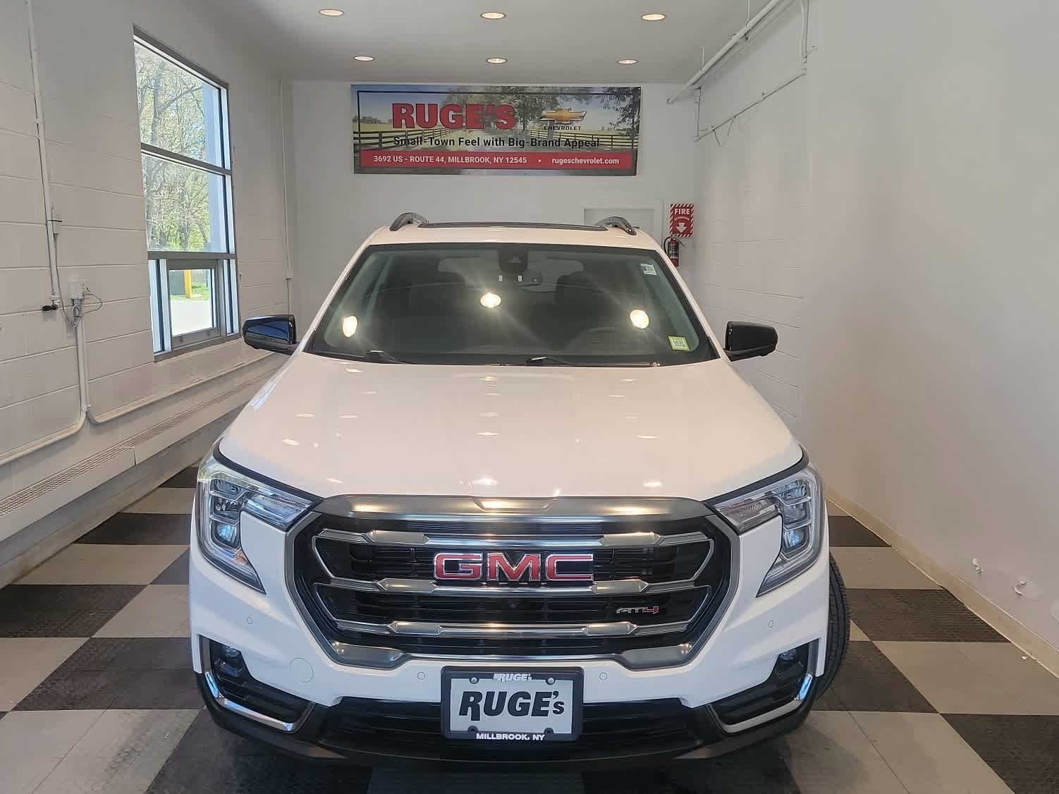 Used 2023 GMC Terrain AT4 w/ Tech Package AWD/4WD image 7