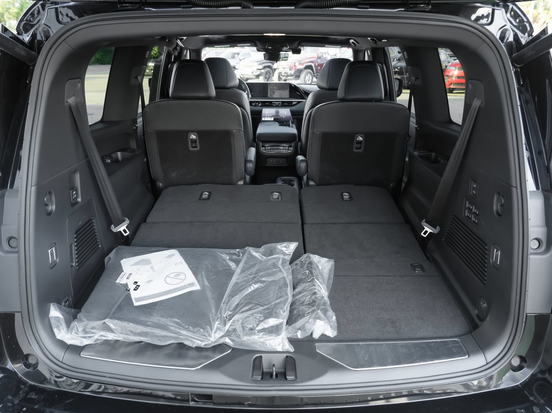 Certified 2026 INFINITI QX80 4WD w/ Sport Exterior Package image 40