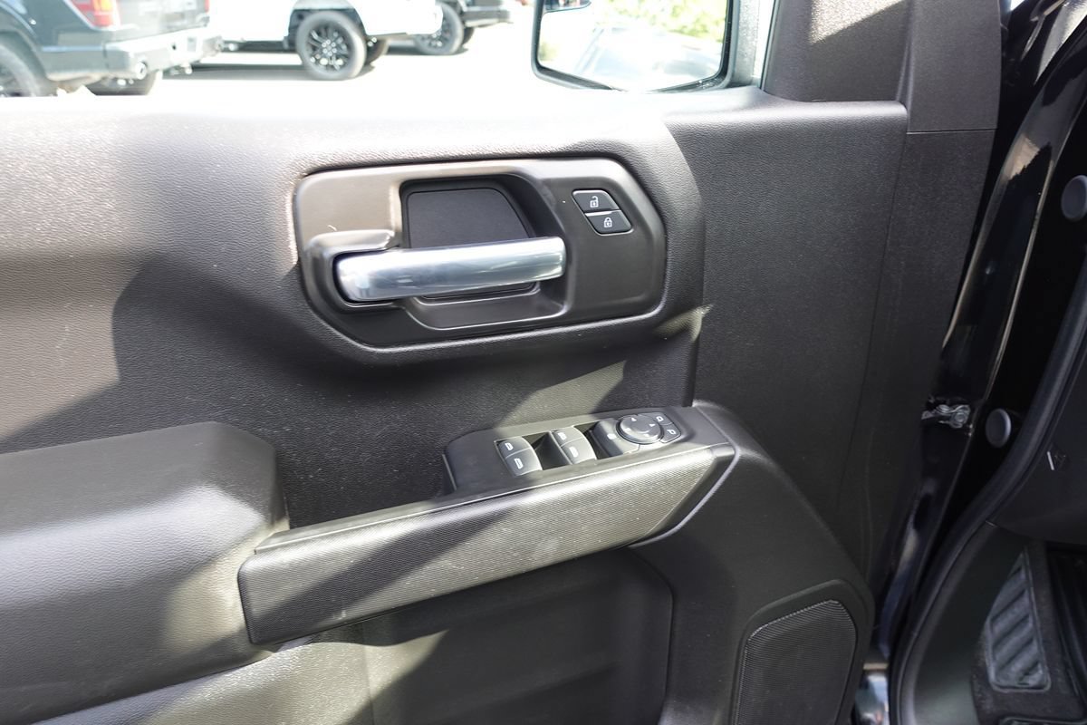 Used 2024 GMC Sierra 1500 Pro w/ Graphite Edition AWD/4WD image 9