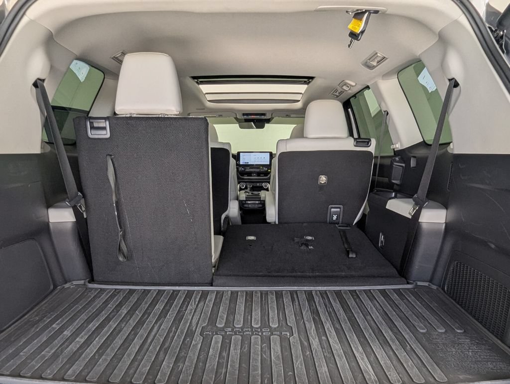 Used 2025 Toyota Grand Highlander AWD Hybrid image 29