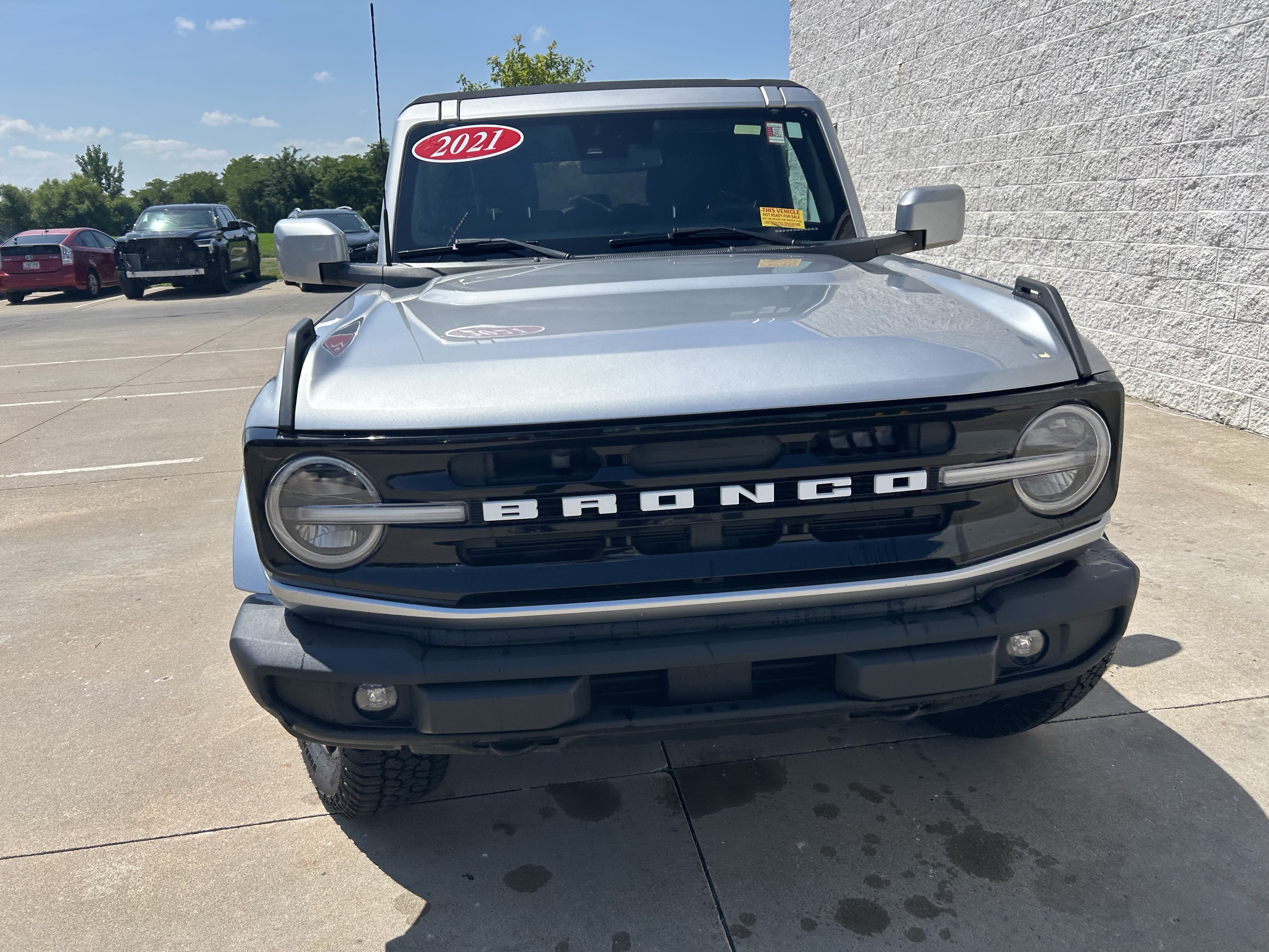 Used 2021 Ford Bronco Outer Banks AWD/4WD image 2