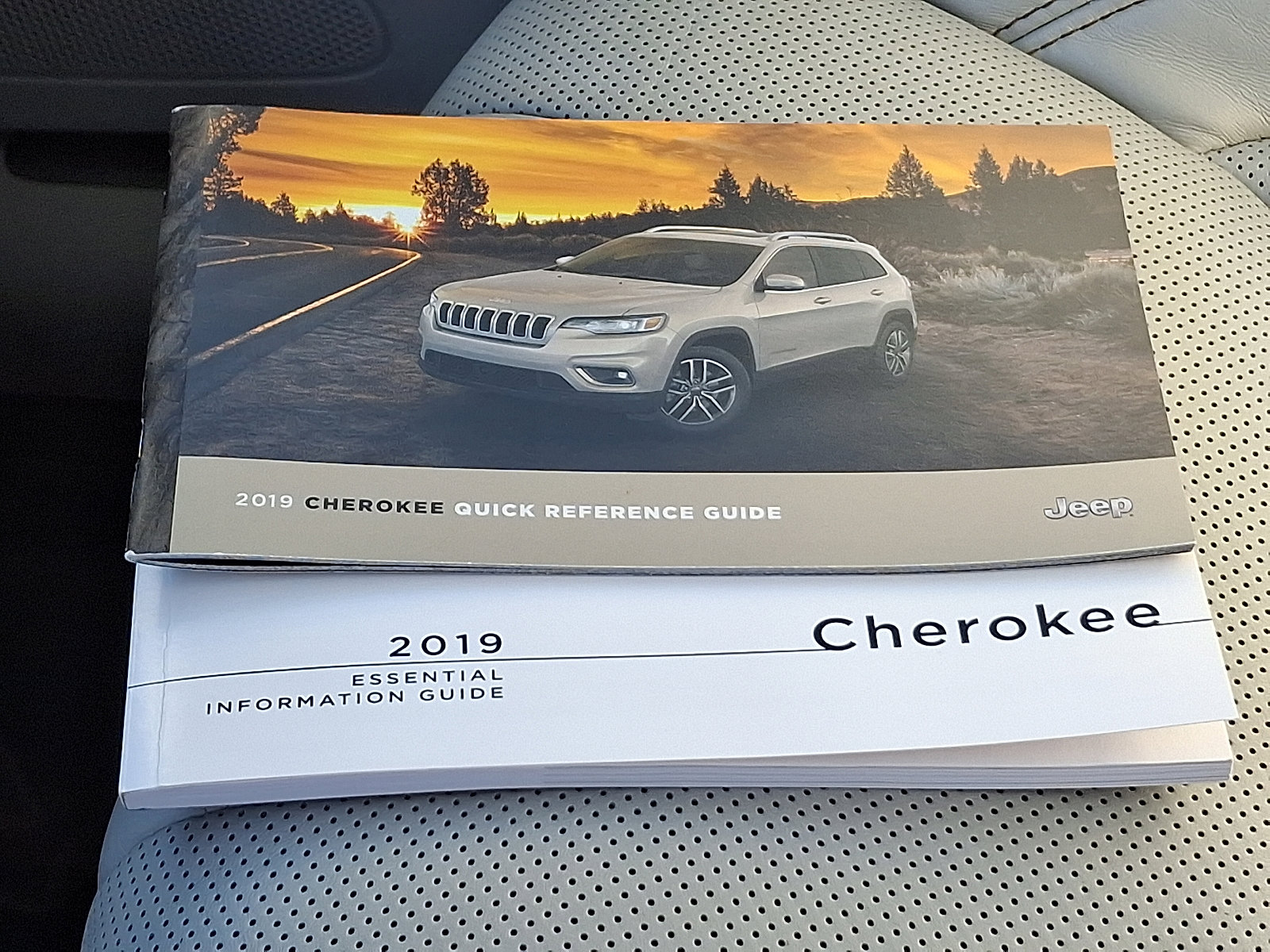 Used 2019 Jeep Cherokee Limited image 29