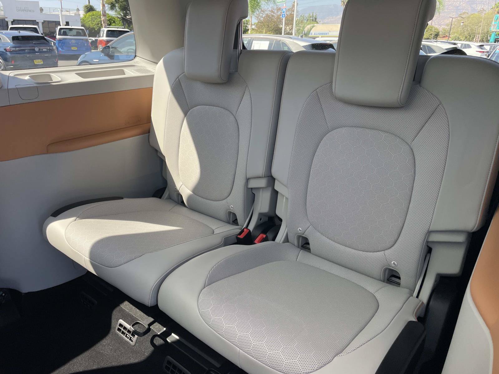 Certified 2025 Volkswagen ID. Buzz 1st Edition AWD/4WD image 27