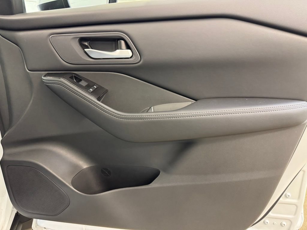 New 2026 Nissan Rogue SV w/ Cold Weather Package AWD/4WD image 27