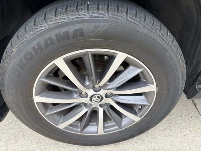 Used 2017 Toyota Highlander XLE w/ Protection Package #3 AWD/4WD image 36