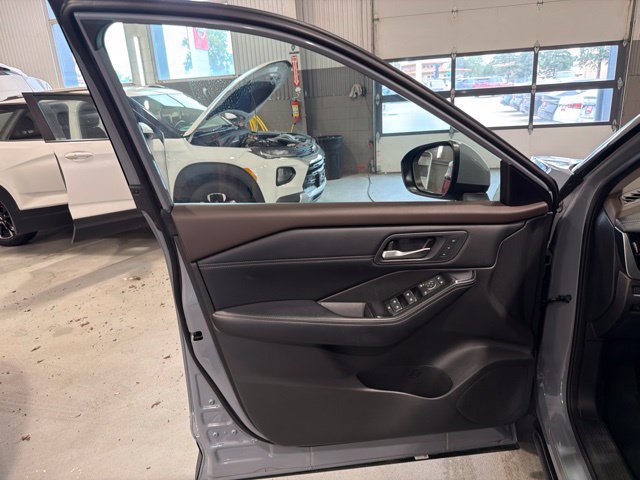 Used 2023 Nissan Rogue SL w/ SL Premium Package AWD/4WD image 18