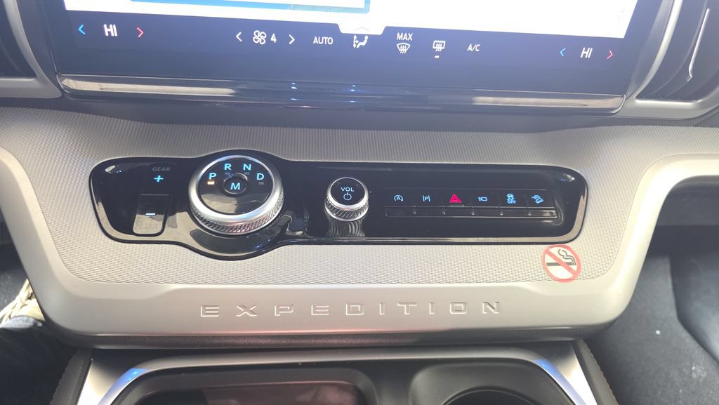 Certified 2025 Ford Expedition Active AWD/4WD image 25