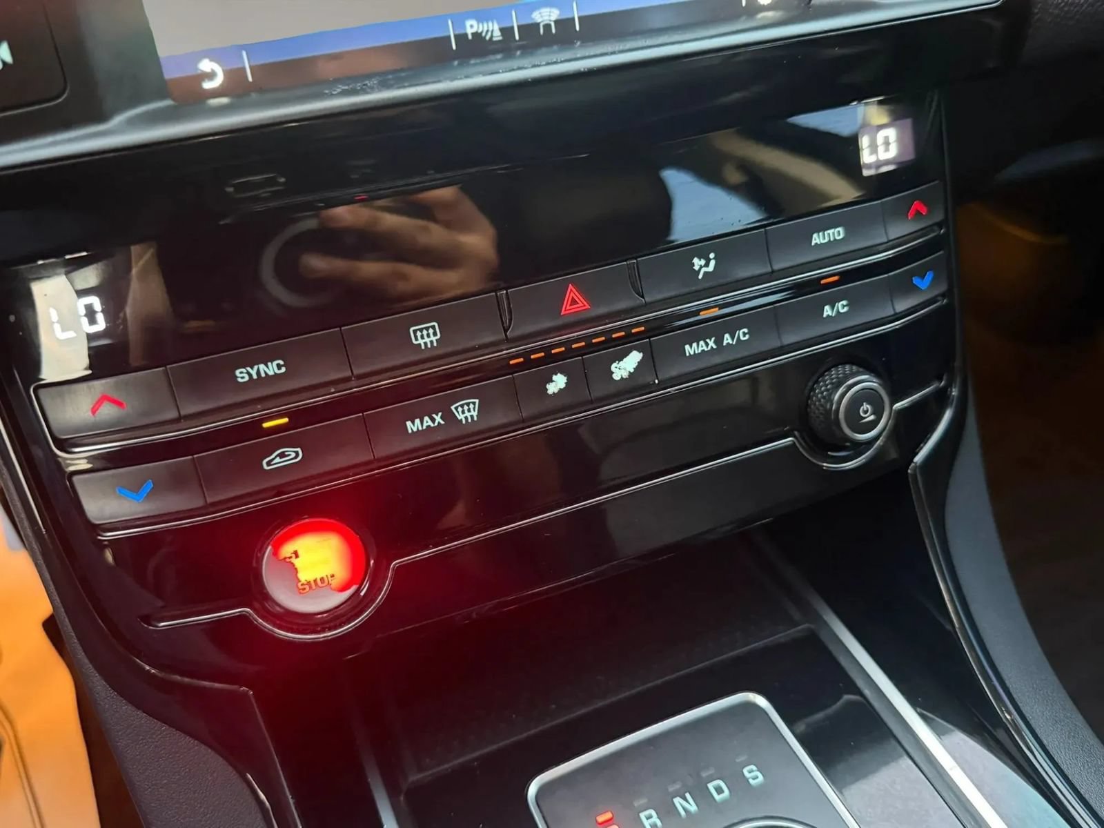 Used 2017 Jaguar XE RWD image 27