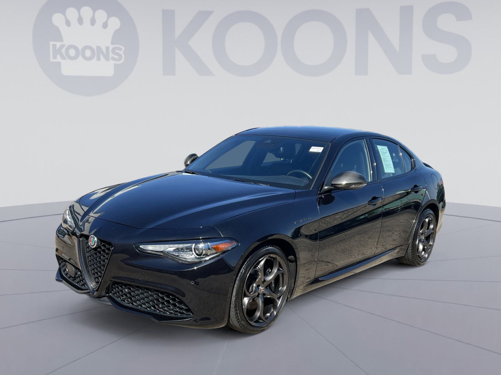 Used 2023 Alfa Romeo Giulia Estrema AWD/4WD image 5