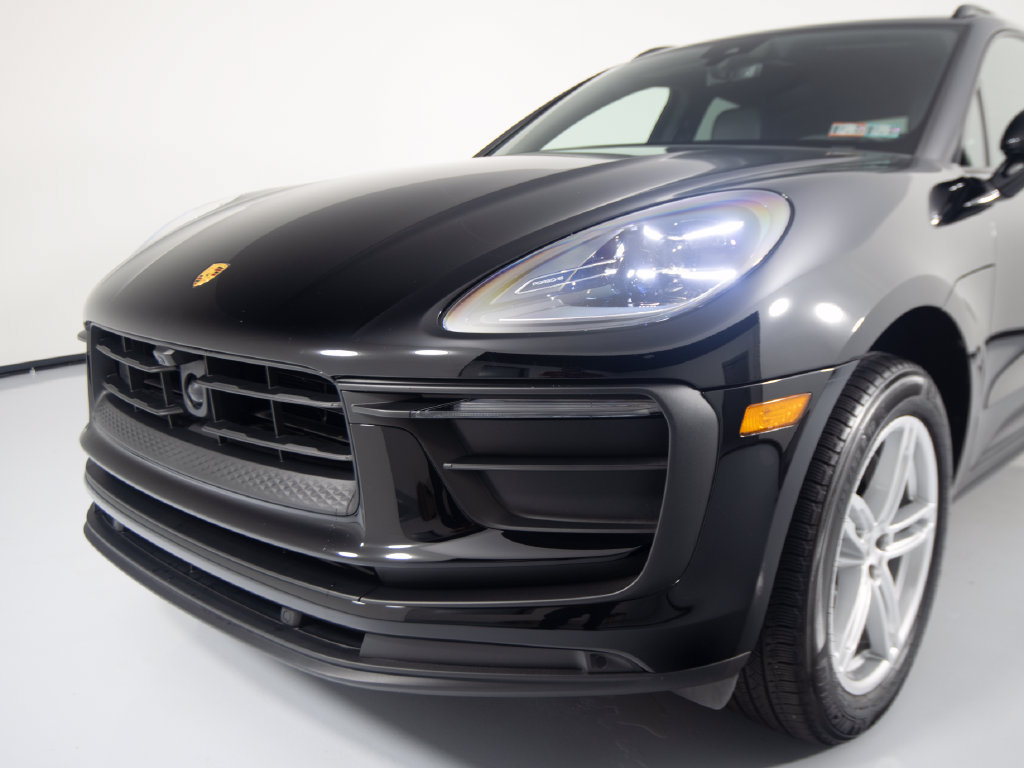 Certified 2026 Porsche Macan AWD/4WD image 36